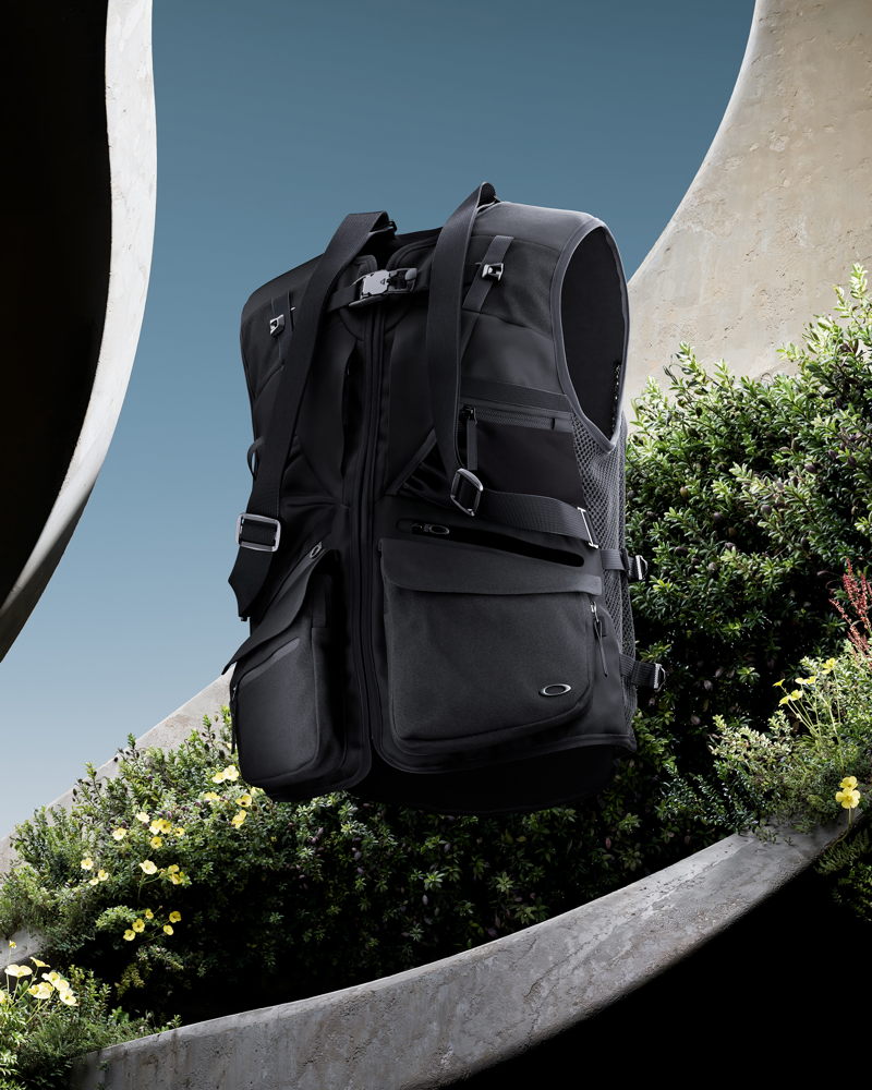 OAKLEY BORN TO REWILD - LATITUDE FLEX VEST (2)