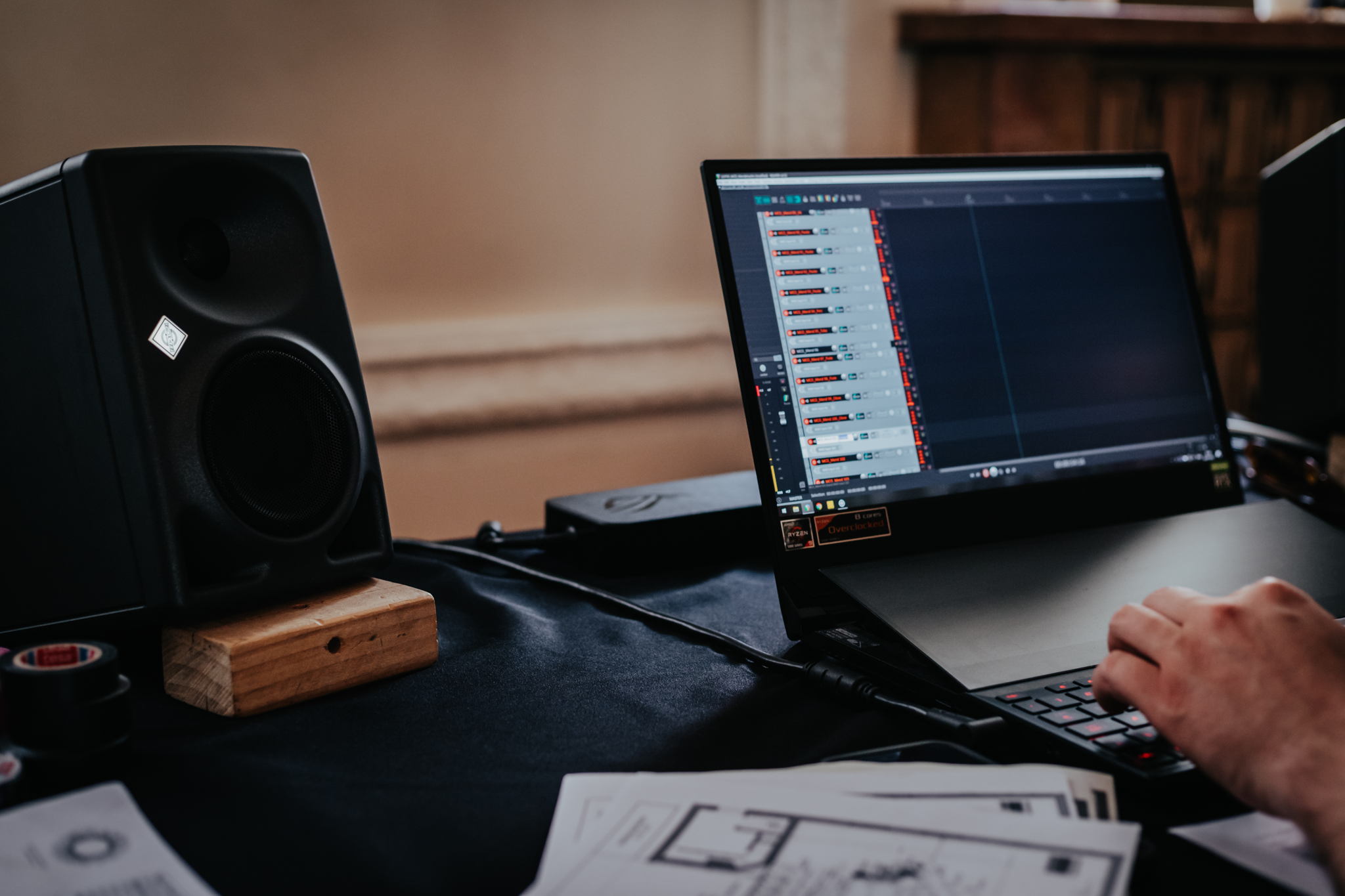 The team led by Henrik Oppermann used the Reaper DAW software for the recordings. Two Neumann KH 80 DSP were employed for monitoring Image: bildgeber.de, courtesy of the Mahler Chamber Orchestra The team led by Henrik Oppermann used the Reaper DAW software for the recordings. Two Neumann KH 80 DSP were employed for monitoring Image: bildgeber.de, courtesy of the Mahler Chamber Orchestra
