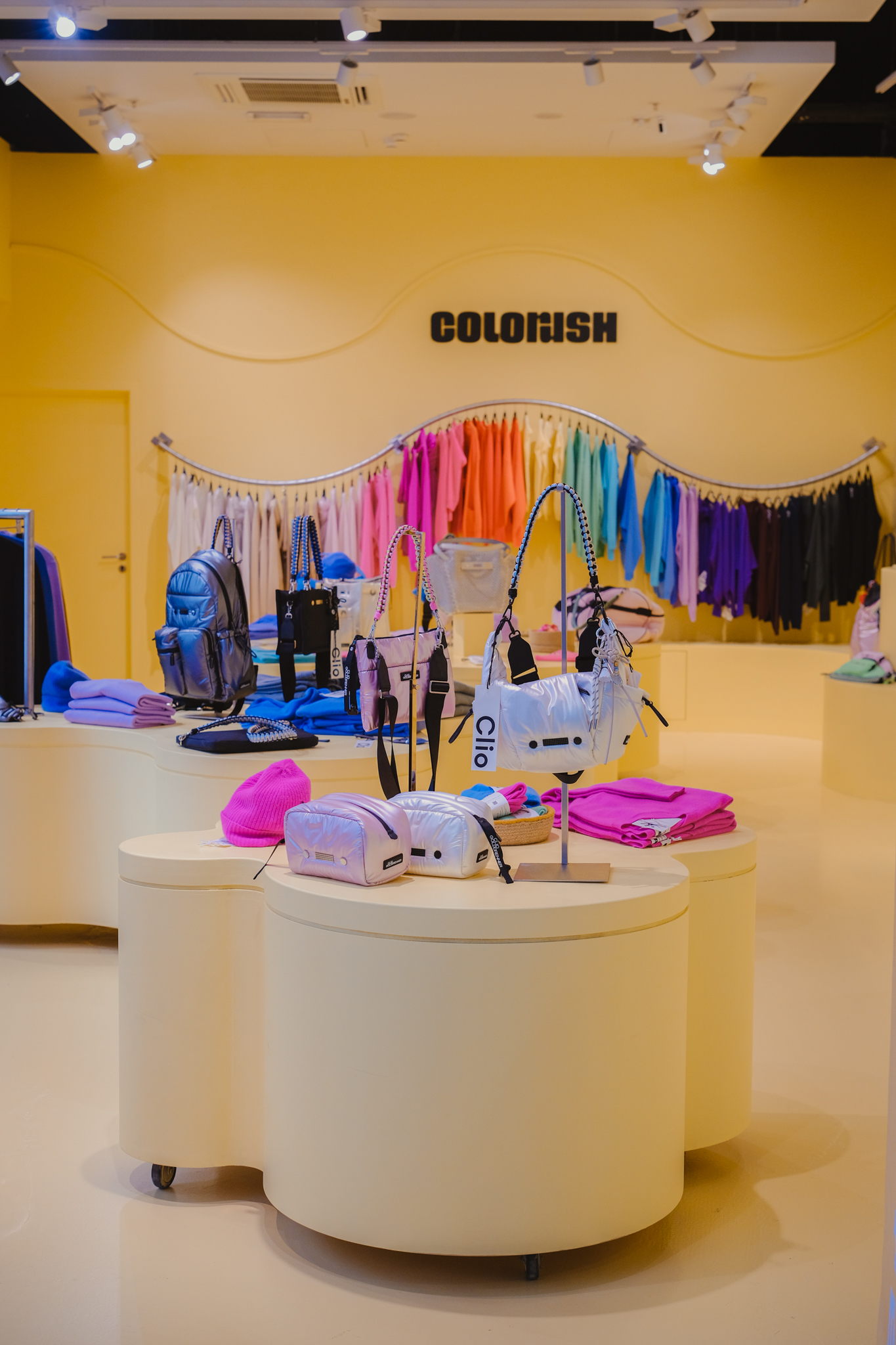 THE WAVE CONCEPTSTORE AT BRUSSELS AIRPORT