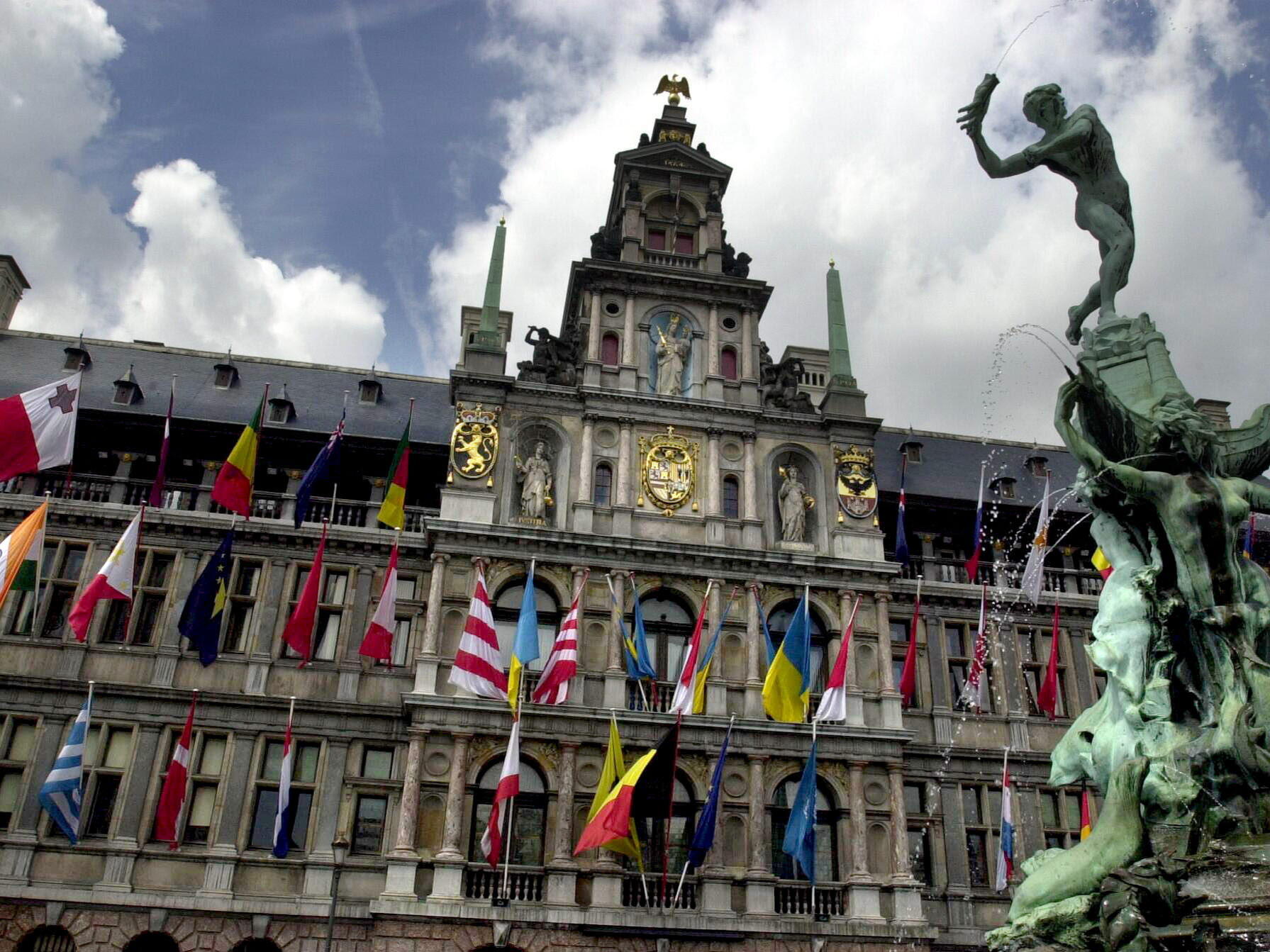 Members from PVDA and Vooruit Antwerp demand Israeli flag be taken down from City Hall