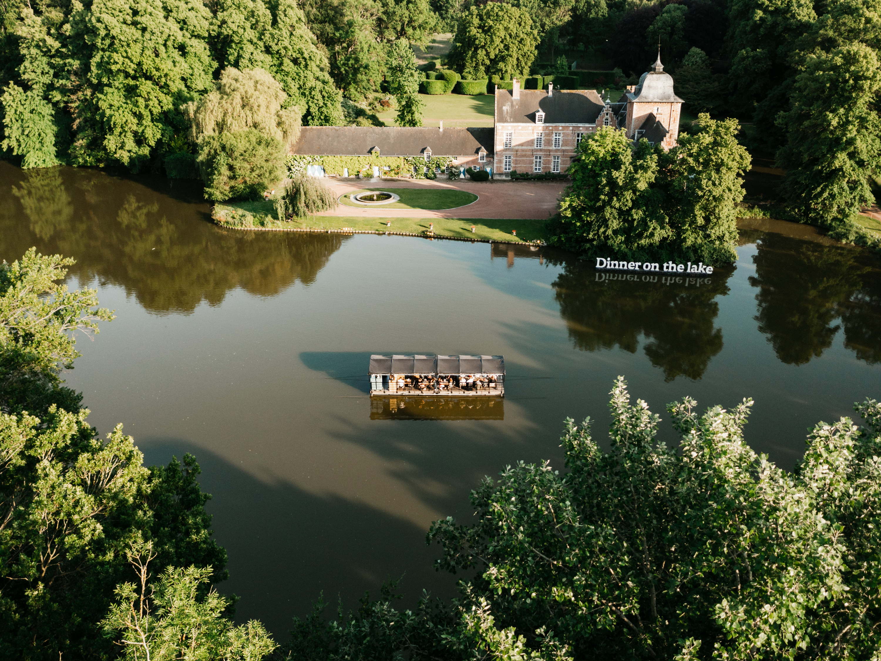Dinner on the lake enrichit son expérience avec cinq lacs belges