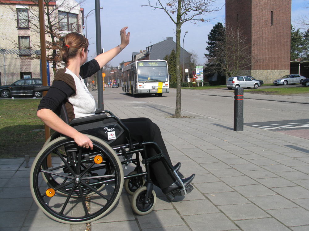 Rolstoelgebruikers moeten op 5 lijnen niet meer reserveren. Rolstoelgebruikers moeten op 5 lijnen niet meer reserveren.