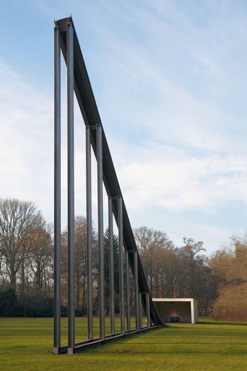 Roman Signer, Bidon Bleu, 2012 © Roman Signer - Photo: Bart Huysmans & Michel Wuyts