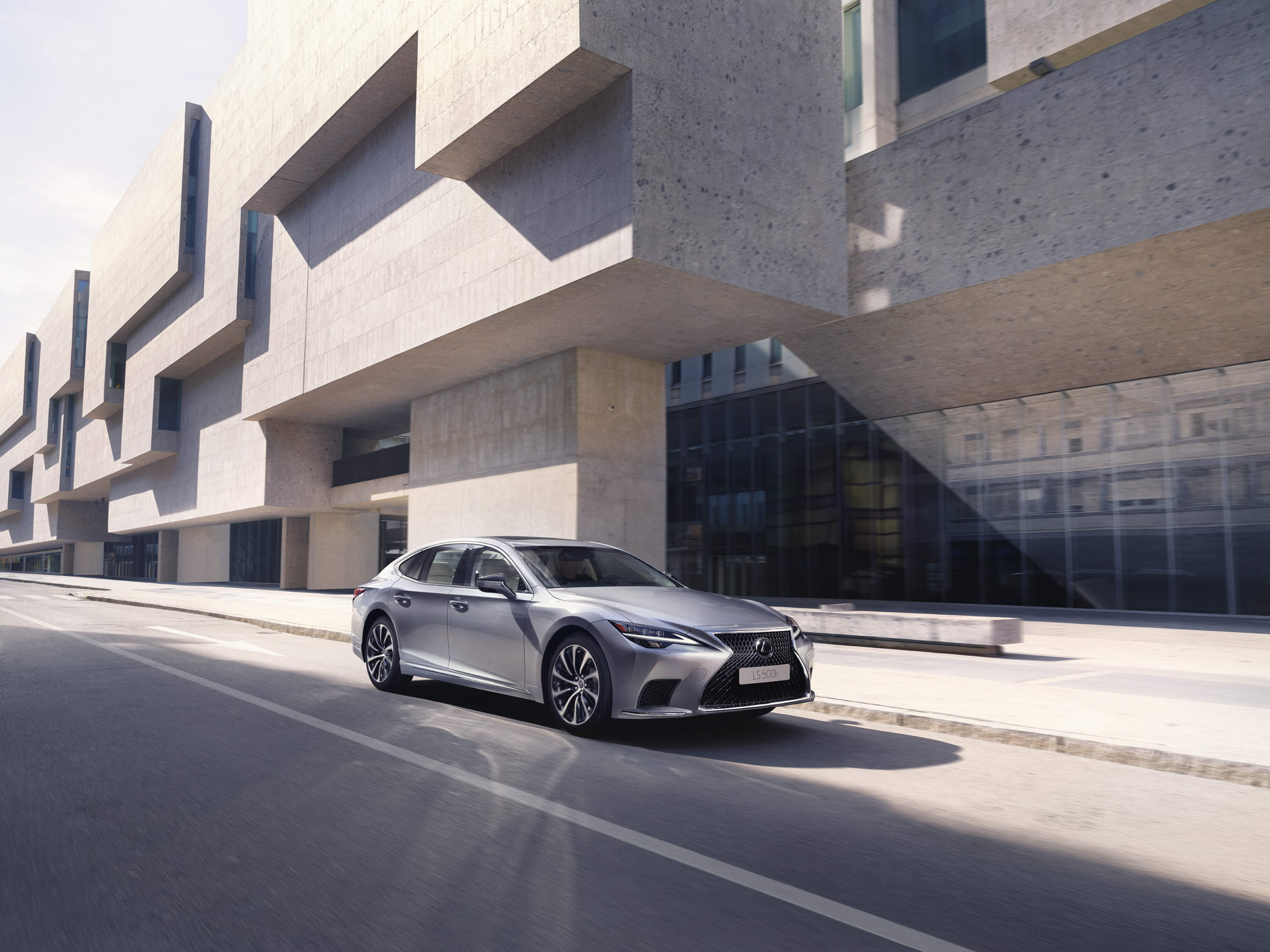 Lexus LS modeljaar 2023: luxesedan wordt slimmer en krijgt multimedia-update