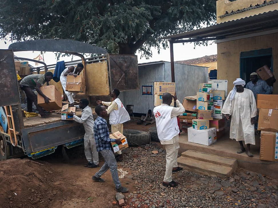 On 12 May MSF succeeded to bring in fresh supplies from El-Fasher, North Darfur to MSF supported Rokero hospital. Many people were present and welcomed the trucks, and men and women from Rokero town helped the MSF and hospital teams to unload the supplies. Copyright MSF On 12 May MSF succeeded to bring in fresh supplies from El-Fasher, North Darfur to MSF supported Rokero hospital. Many people were present and welcomed the trucks, and men and women from Rokero town helped the MSF and hospital teams to unload the supplies. Copyright MSF