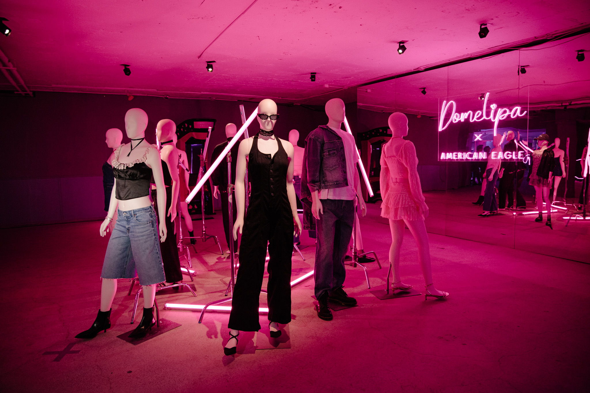Una noche para recordar: así se vivió el lanzamiento de Dress Code: Domelipa x American Eagle 