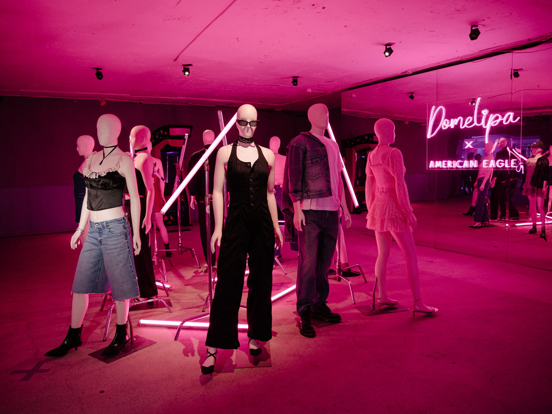 Una noche para recordar: así se vivió el lanzamiento de Dress Code: Domelipa x American Eagle 