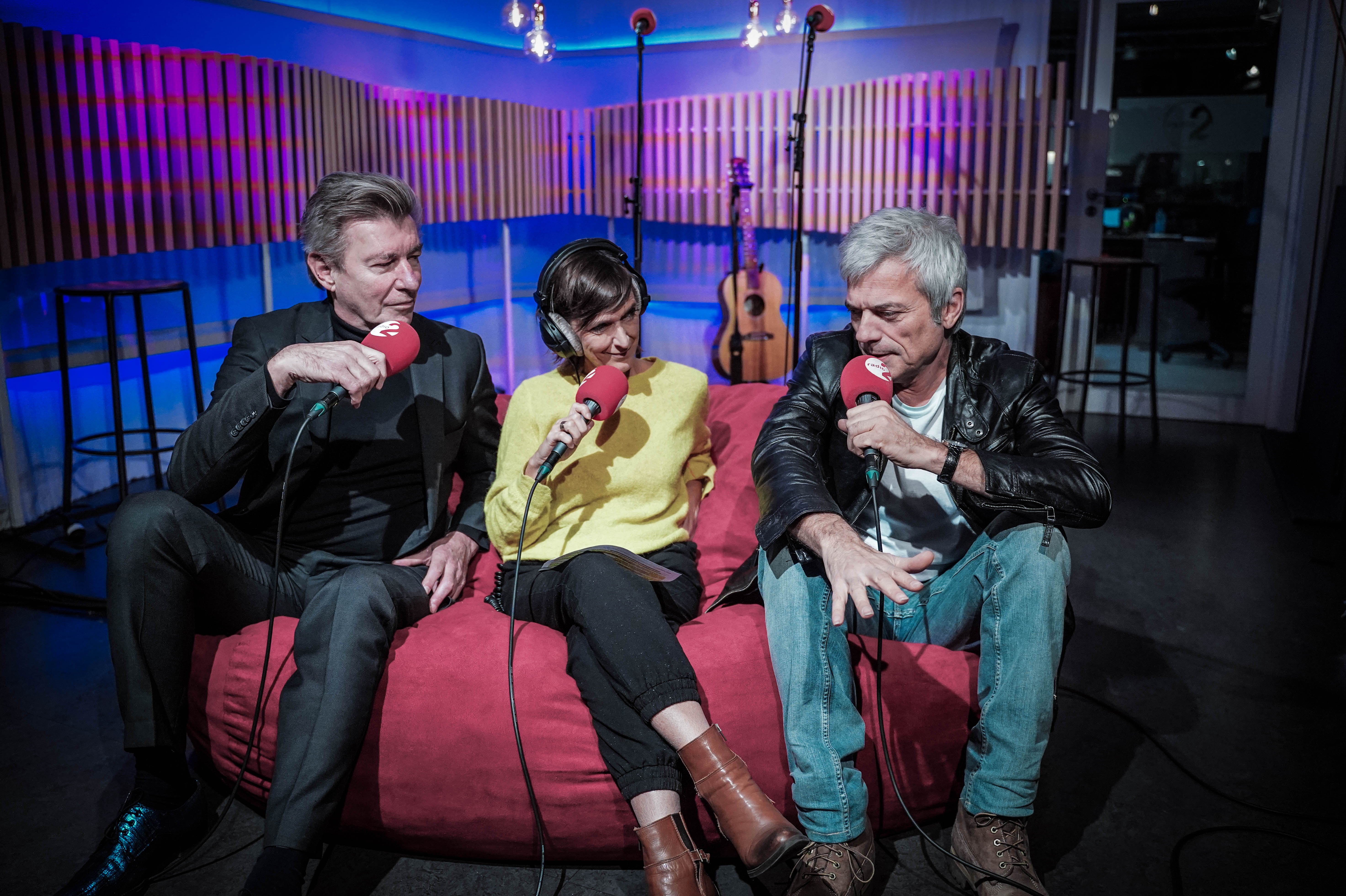Jan Leyers en Paul Michiels op de zetel bij Anja Daems © Radio 2