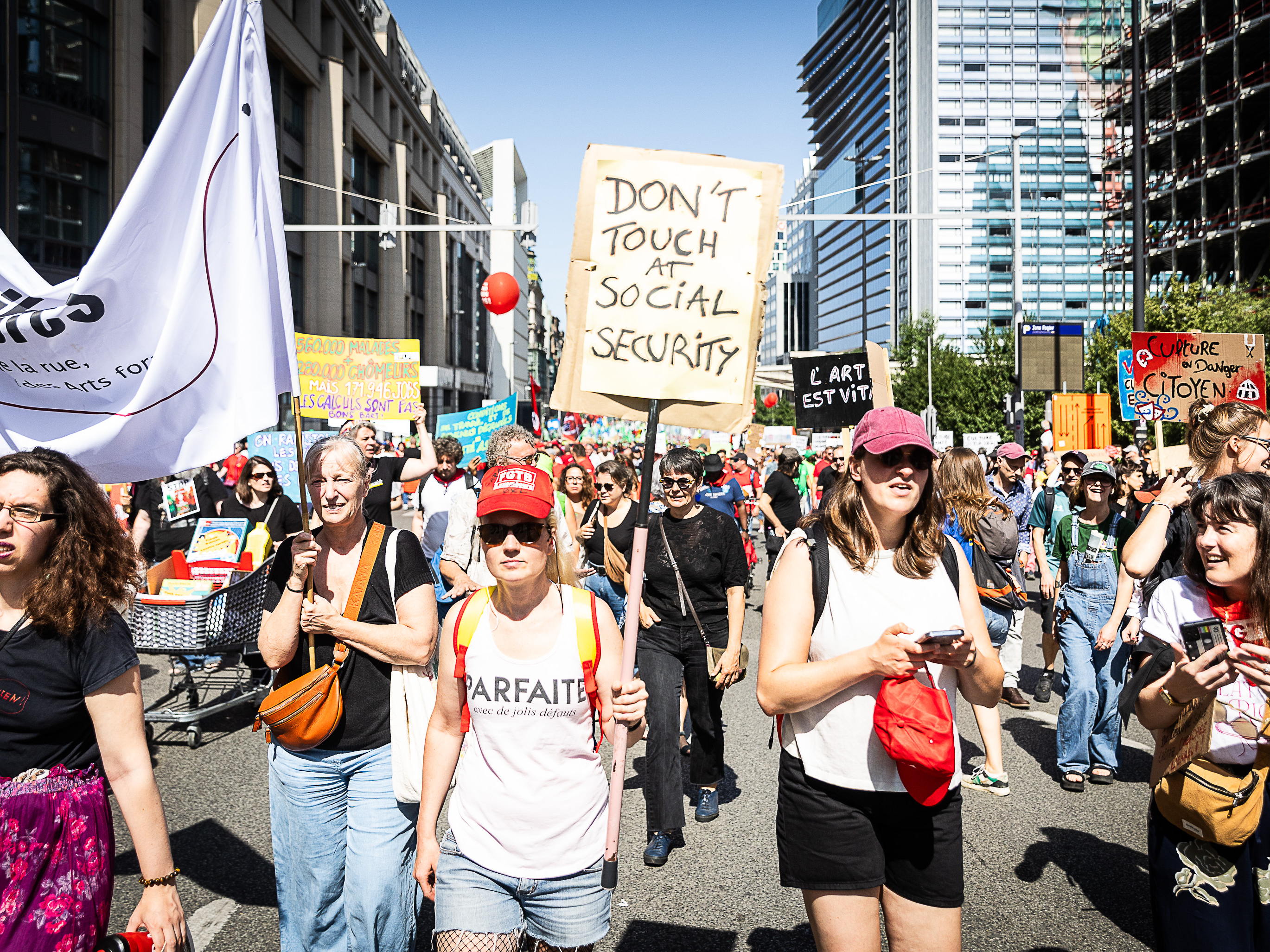 Tens of thousands protest against austerity measures in Brussels