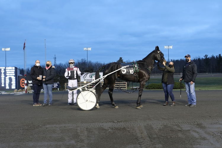 The connections of Awesome Hill are presented the winner’s trophy after sweeping the Niagara Pacing Series at Woodbine Mohawk Park. (New Image Media) 
