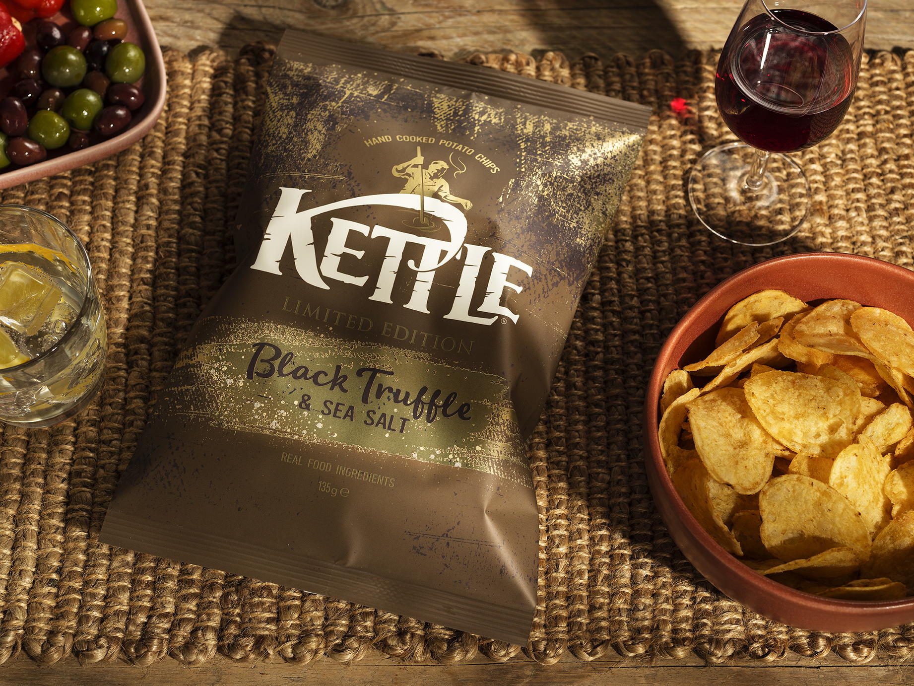 COMING SOON: KETTLE CHIPS LANCEERT DE LIMITED EDITION “BLACK TRUFFLE & SEA SALT”