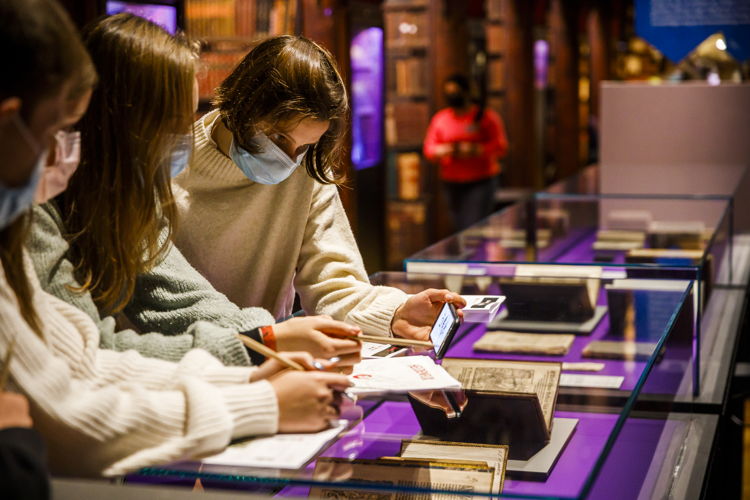 Workshop Heldenflix in de Erfgoedbibliotheek Hendrik Conscience | Foto door Victoriano Moreno