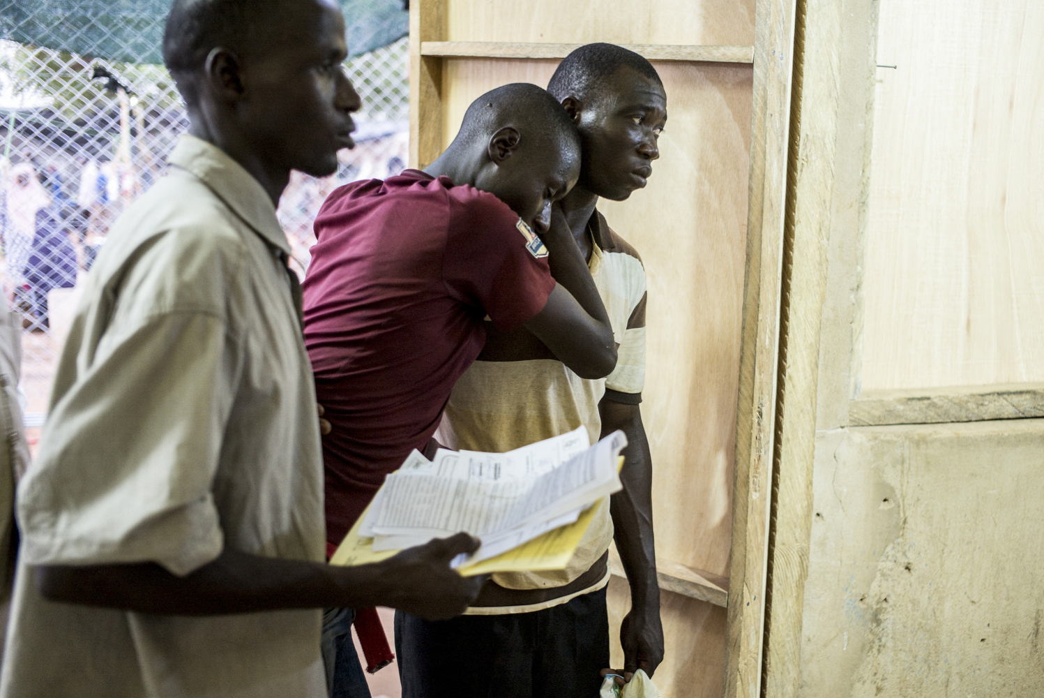 Niamey, Niger. Centre médical  de Lazaret. Des médecins de MSF opèrent un premier triage des cas. ©Sylvain Cherkaoui/Cosmos pour MSF