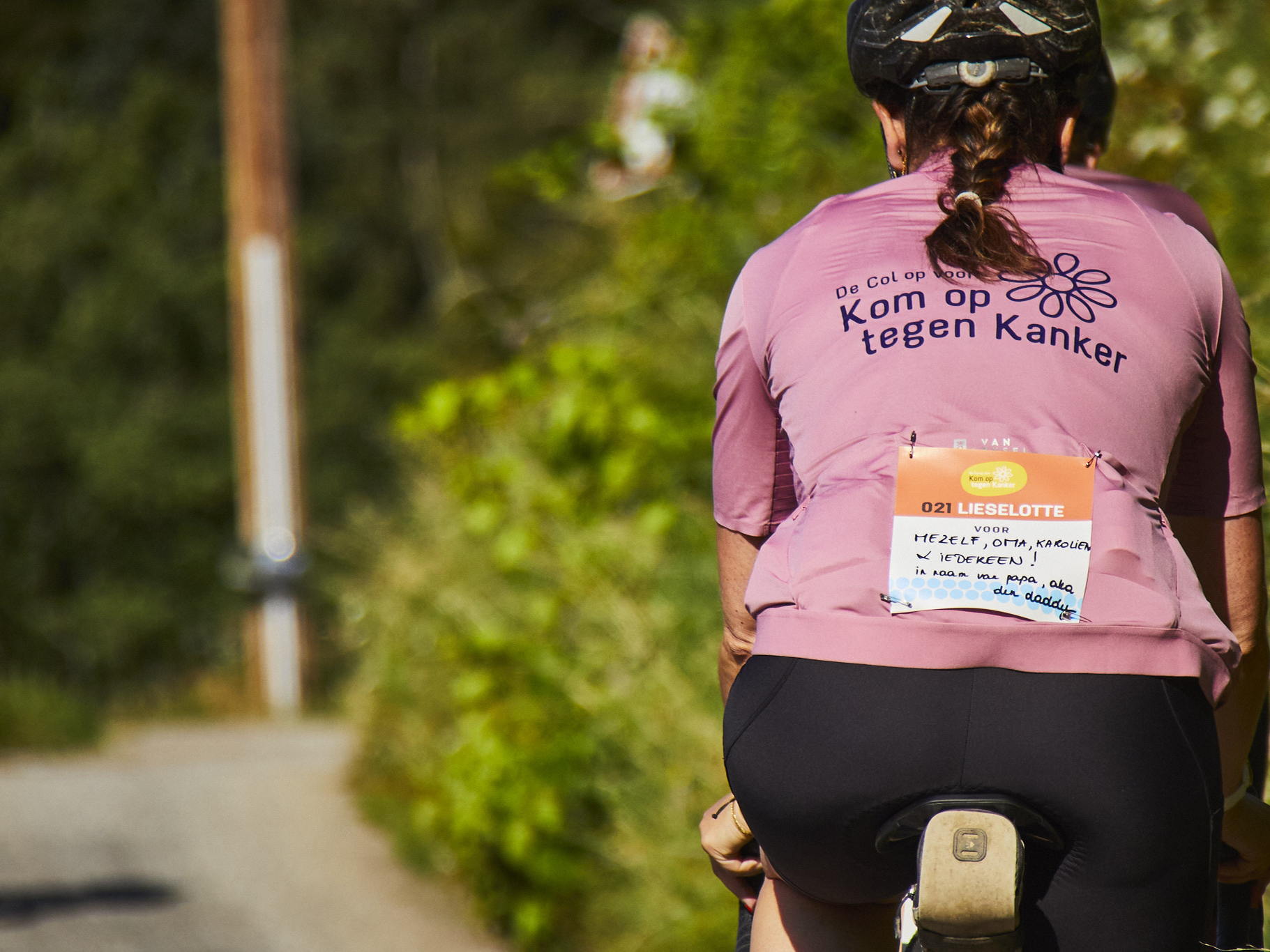 Deelnemers van de Col op voor Kom op tegen Kanker fietsen € 320.000 euro bij elkaar