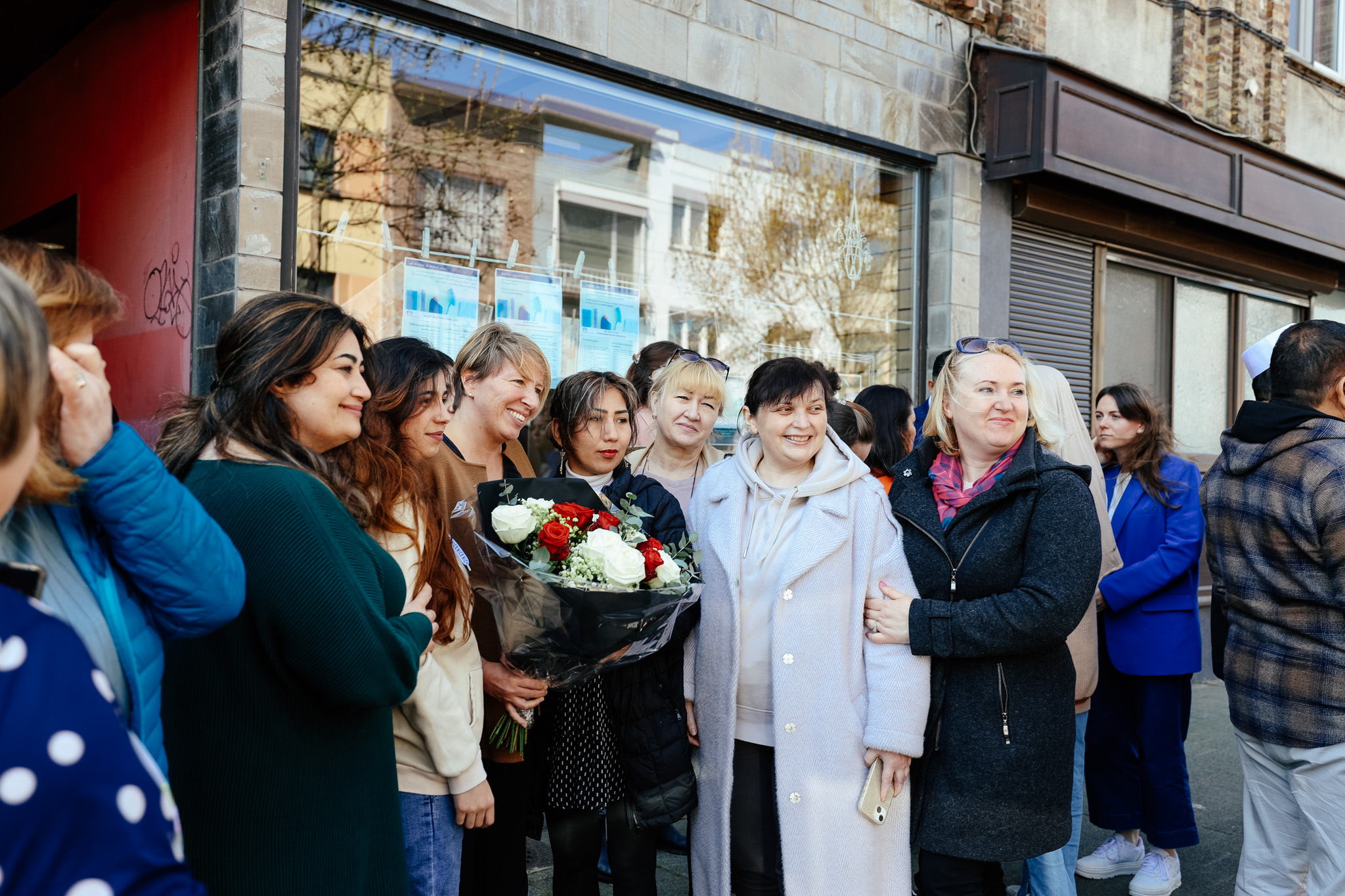 Minister Caroline Gennez op bezoek bij Humanitarian Welfare Association (HWA) in Antwerpen Minister Caroline Gennez op bezoek bij Humanitarian Welfare Association (HWA) in Antwerpen