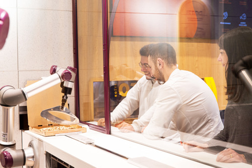 Pazzi ouvre à Paris le premier restaurant robotisé au monde