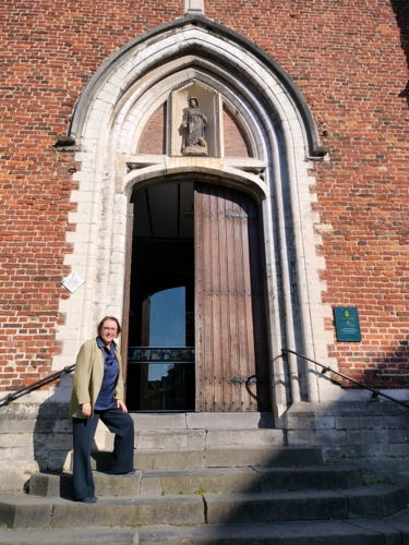 schepen Karin Brouwers aan de Sint-Antoniuskapel