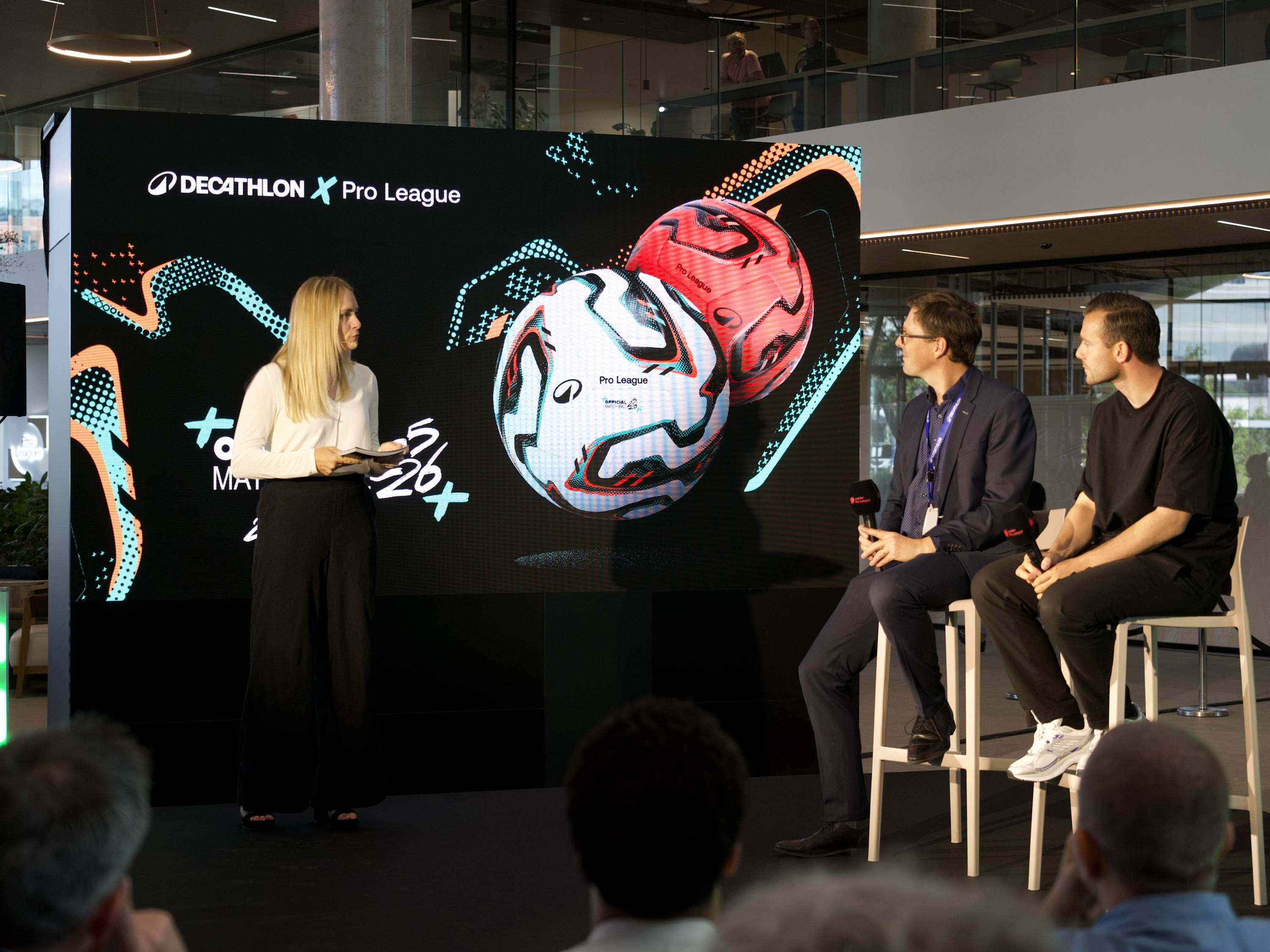 Le nouveau ballon Decathlon pour la Pro League est axé sur l'esprit d'équipe