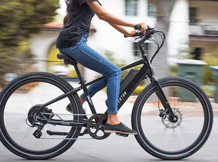 pace-500-electric-bike-lifestyle-1.jpeg