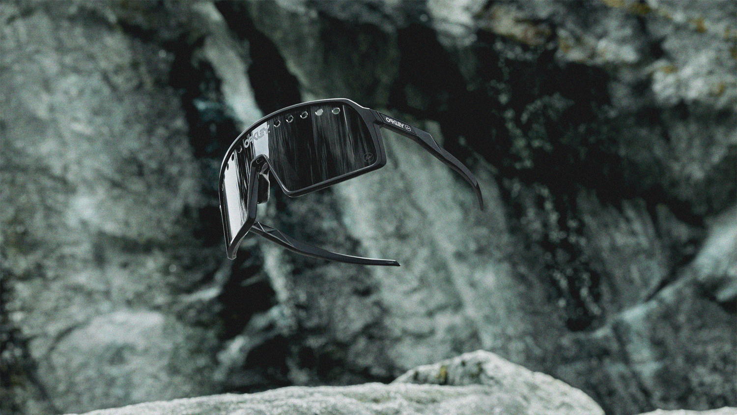 OAKLEY x FRAGMENT FW23 COLLECTION SUTRO VENTED