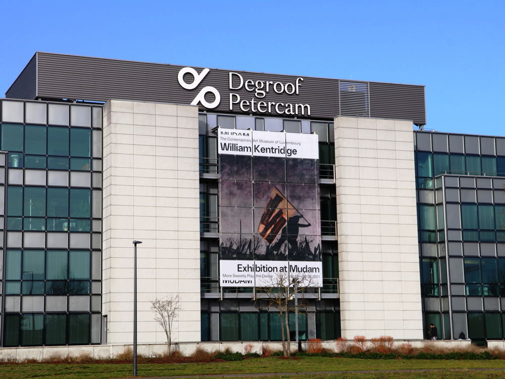 Façade côté route d'Esch du bâtiment de Degroof Petercam au Luxembourg
