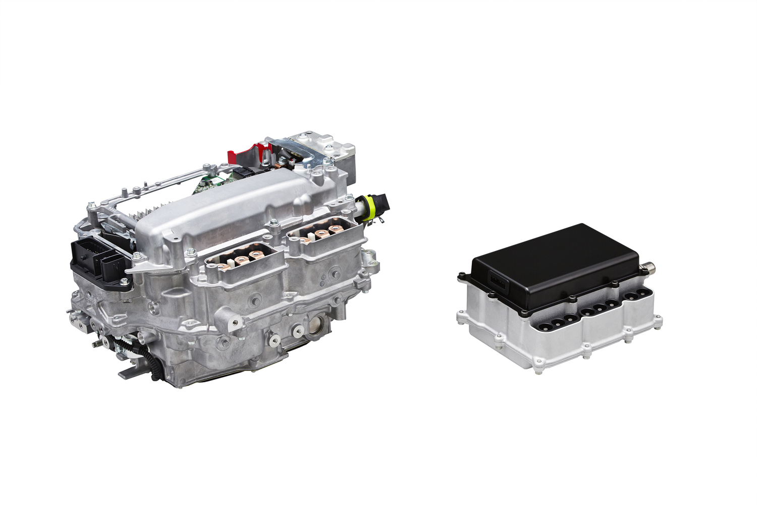 Left: PCU with silicon power semiconductors - Right: PCU with SiC power semiconductors