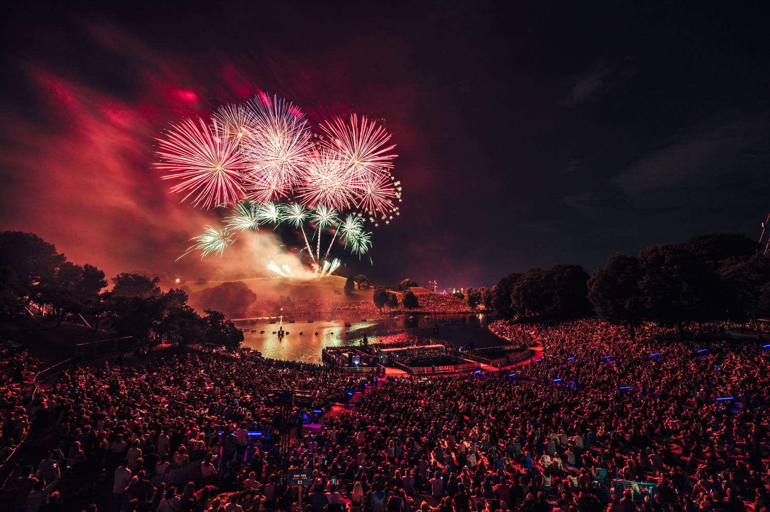 Mit traumhafter Atmosphäre, bunten Farben und mit der ein oder anderen Überraschung steht uns ein wunderbarer Sommerabend bevor, der so schnell nicht in Vergessenheit geraten wird. (Copyright by Fabian Stoffers)