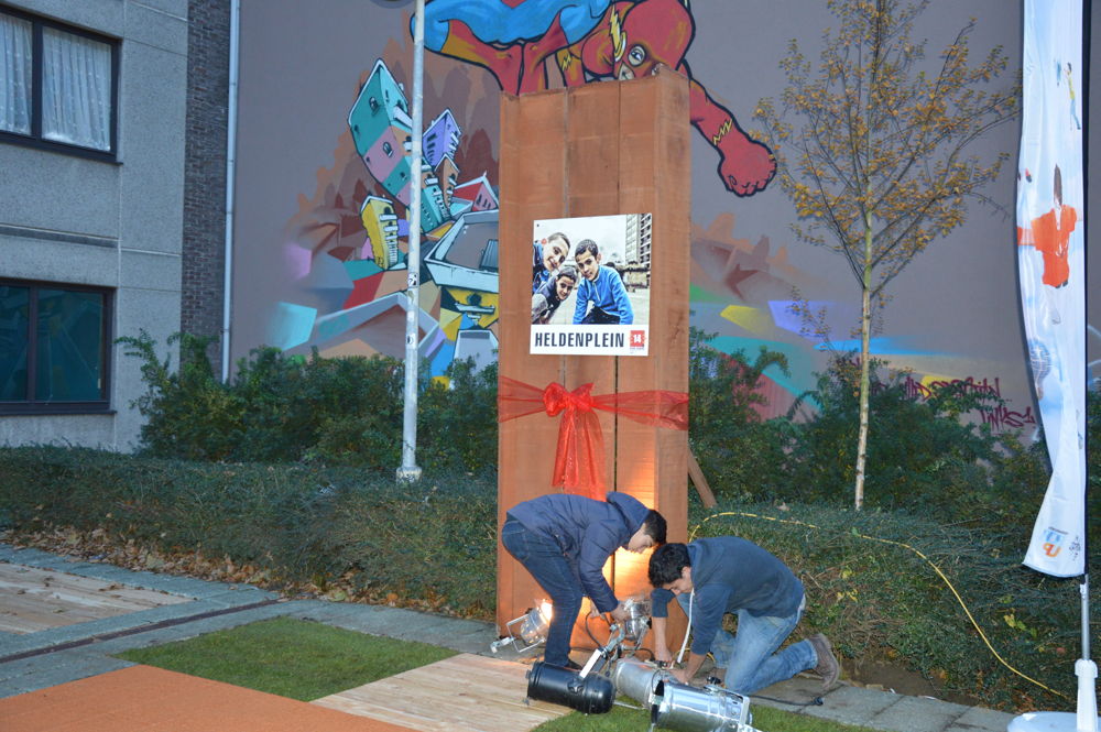 Inhuldiging Heldenplein -  Habbekrats & Uniqlo