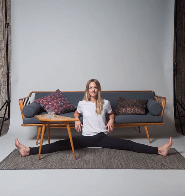 Sofa Yoga voor binge-watchers met Hayley Alexander