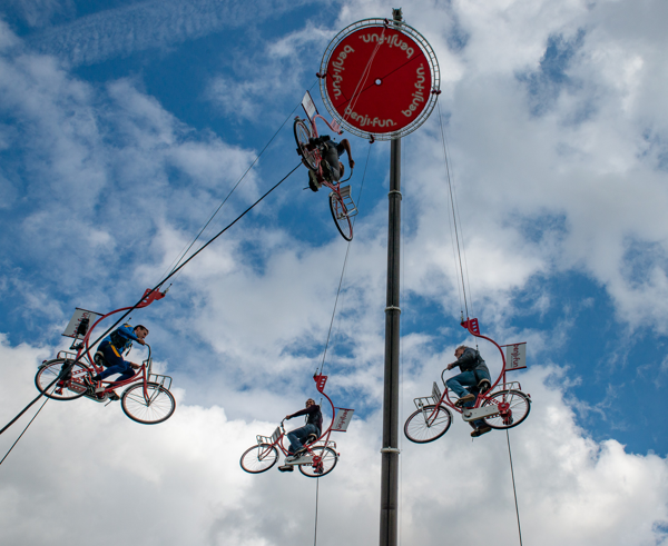 Niels Albert en Bert Longin testen The Fungroup's nieuwste attractie Sky Bikes