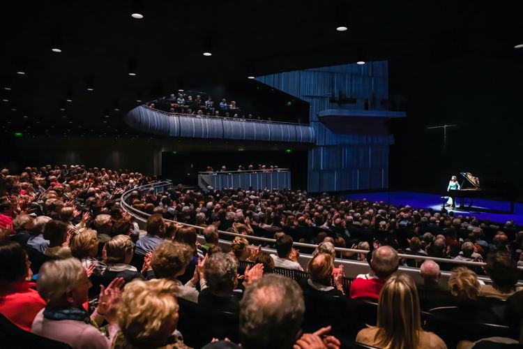 Iedereen klassiek 2023: Eliane Rodrigues in Concertgebouw Brugge – © VRT/Geert Van Hoeymissen
