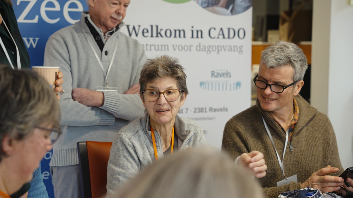 pomponworkshop bij Trizee, een vzw voor mensen met jongdementie