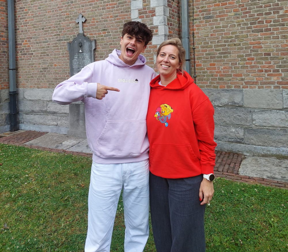 Streetwear-designer Simon Eeraerts (Avo&Cado) met IJD-directeur Sofi Van Ussel.