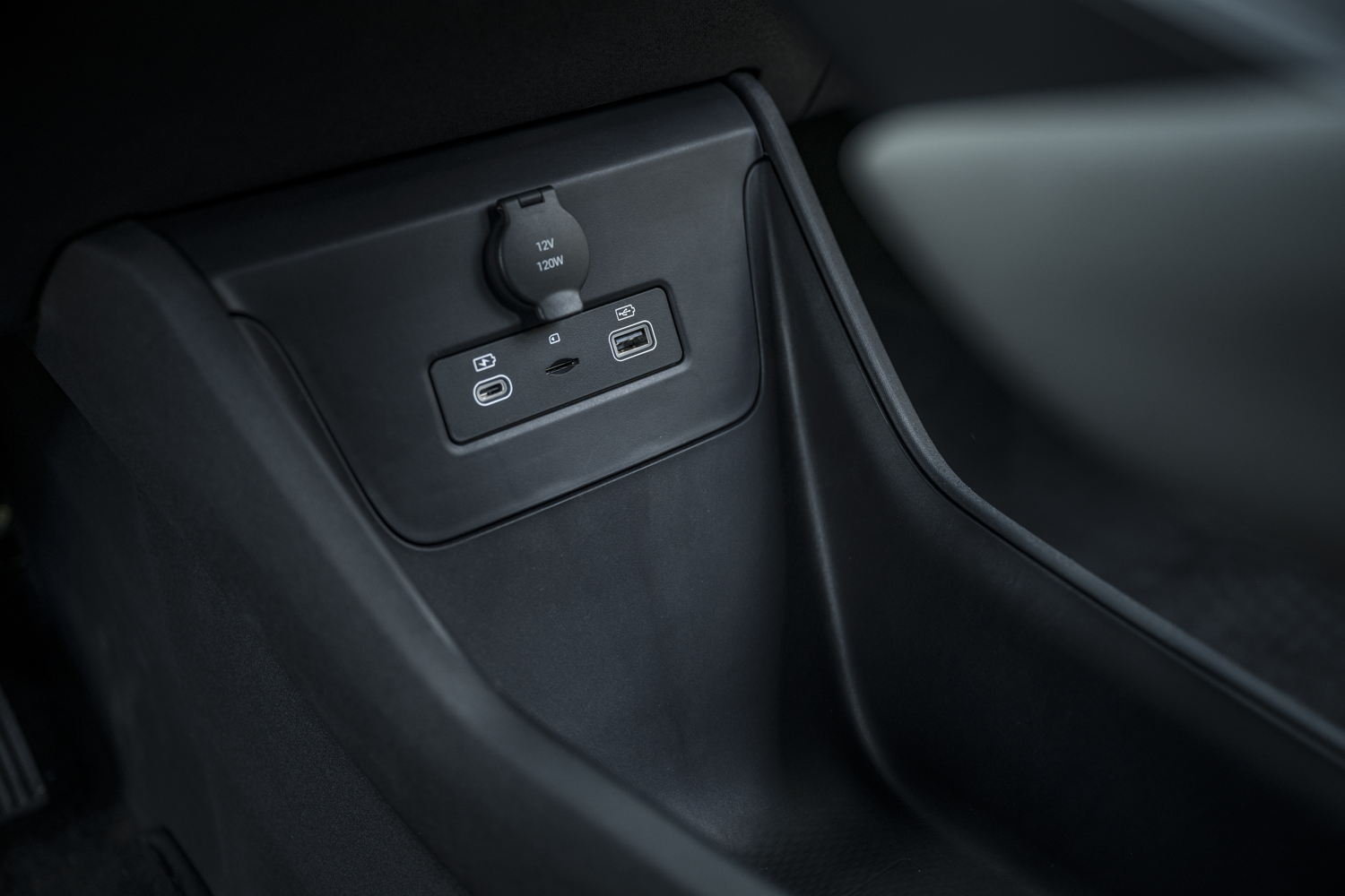 2025 BYD DOLPHIN SURF DETAIL 038