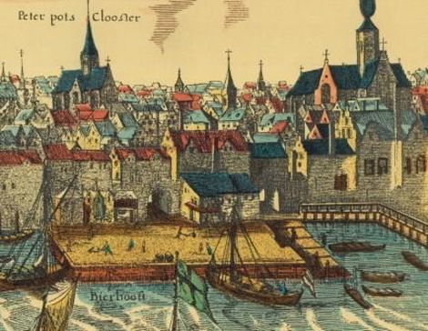 Snede uit het Redezicht van J.B. Vrients (1610). De opbouw van de Bierwerf is goed zichtbaar. Voor de stadsmuur ligt een loskade met centraal de Grote Bierpoort geflankeerd door havenhuisjes. Aan zuidzijde (rechts) ligt aan een scheepshelling een tweede poort, de Kleine Bierpoort