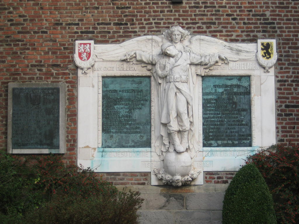 het oorlogsmonument van Gavere dat zal gerestaureerd worden met de subsidie ‘werkzaamheden aan klein historisch erfgoed’
