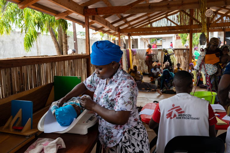 Living with HIV/Aids through Conflict and Displacement - Macomia Mothers and children wait in the paediatric triage area at MSF’s Clinic in Nanga, Macomia, Cabo Delgado. Out of seven health posts in Macomia District functioning before the conflict, only one is working, as the other six were destroyed by armed groups. MSF runs three clinics in Macomia, Nanga being one of them. Photographer: Martim Gray Pereira Living with HIV/Aids through Conflict and Displacement - Macomia Mothers and children wait in the paediatric triage area at MSF’s Clinic in Nanga, Macomia, Cabo Delgado. Out of seven health posts in Macomia District functioning before the conflict, only one is working, as the other six were destroyed by armed groups. MSF runs three clinics in Macomia, Nanga being one of them. Photographer: Martim Gray Pereira