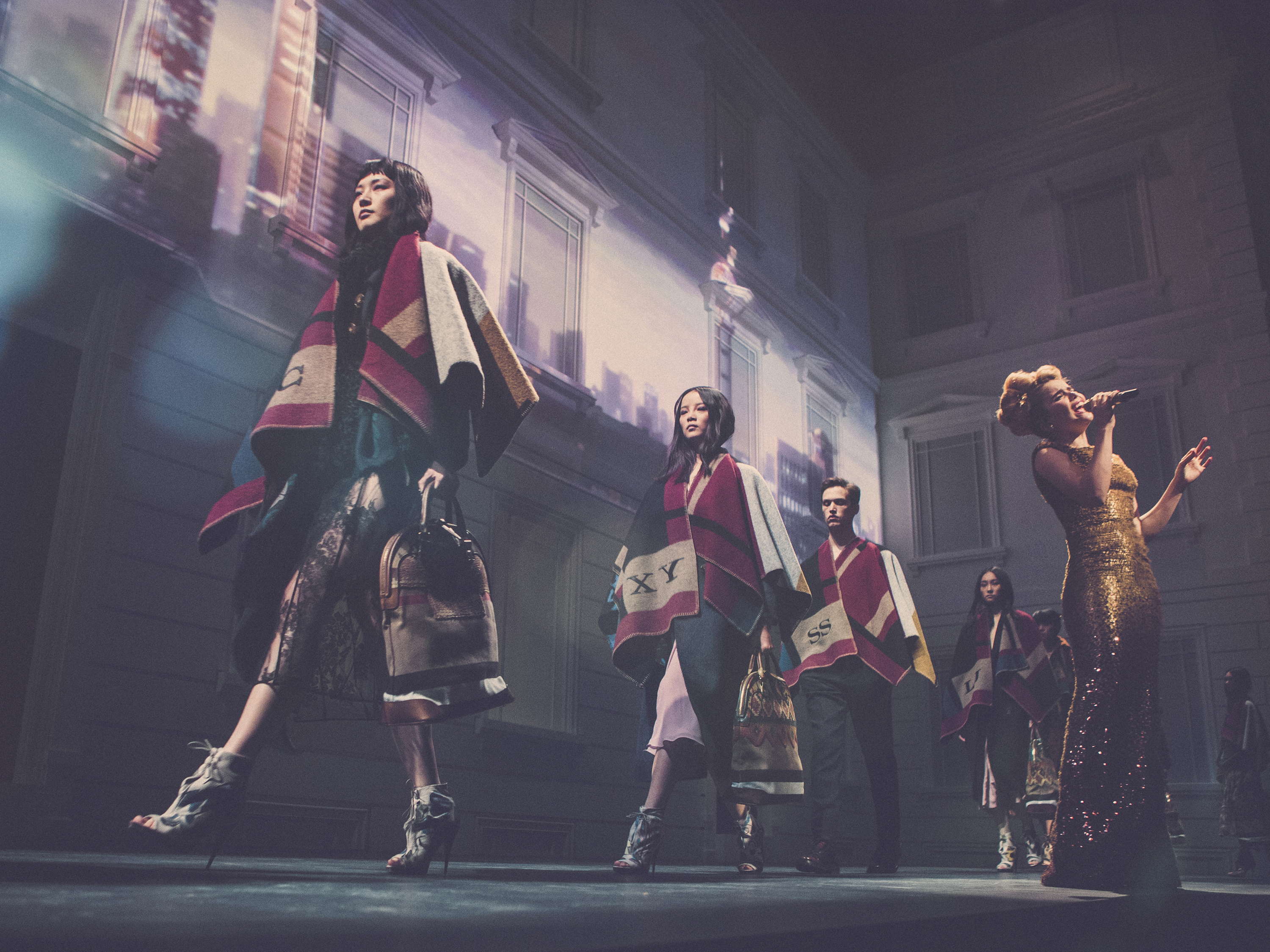 BURBERRY RINDE HOMENAJE A 17 AÑOS DE SUS SOUNDTRACKS