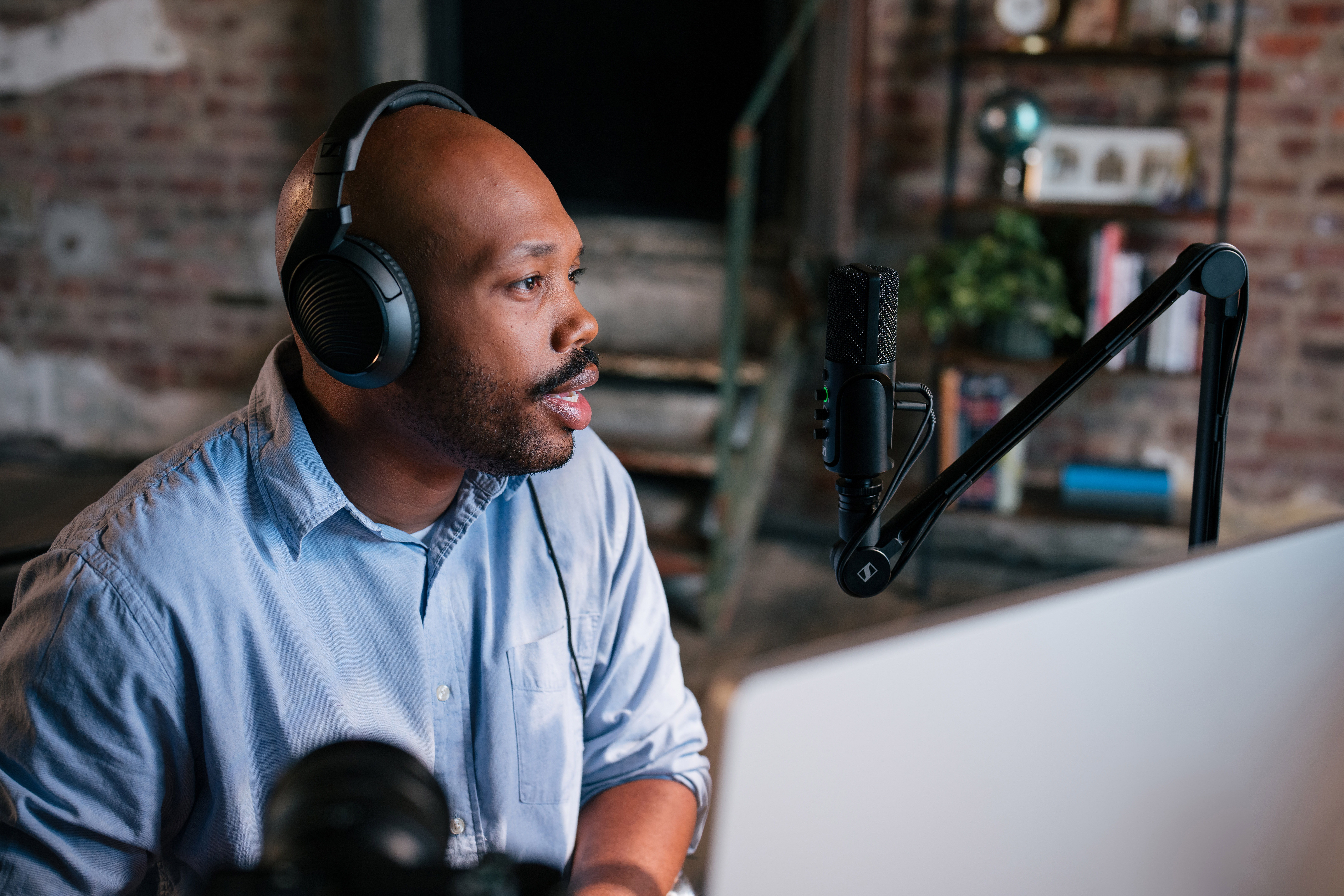 The Profile USB microphone has been designed with ease of use in mind – streamers and podcasters can fully focus on their content