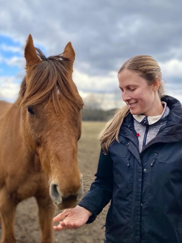Saratoga Boy spreading the love with Lauren Millet at the LongRun facility in Ontario. (Photo by: Julie Belanger)