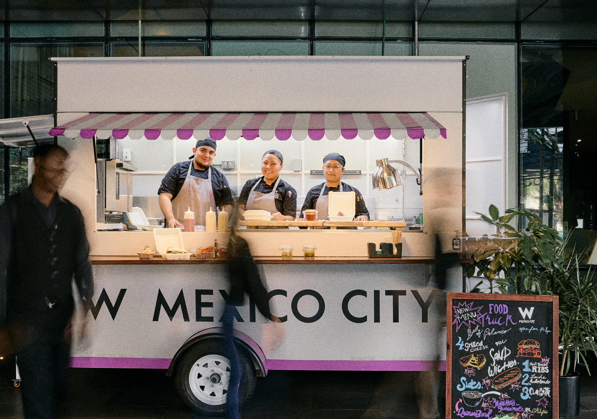 Descubre todo lo que tienes que probar en el food truck de Polanco con las recetas favoritas de comfort food  