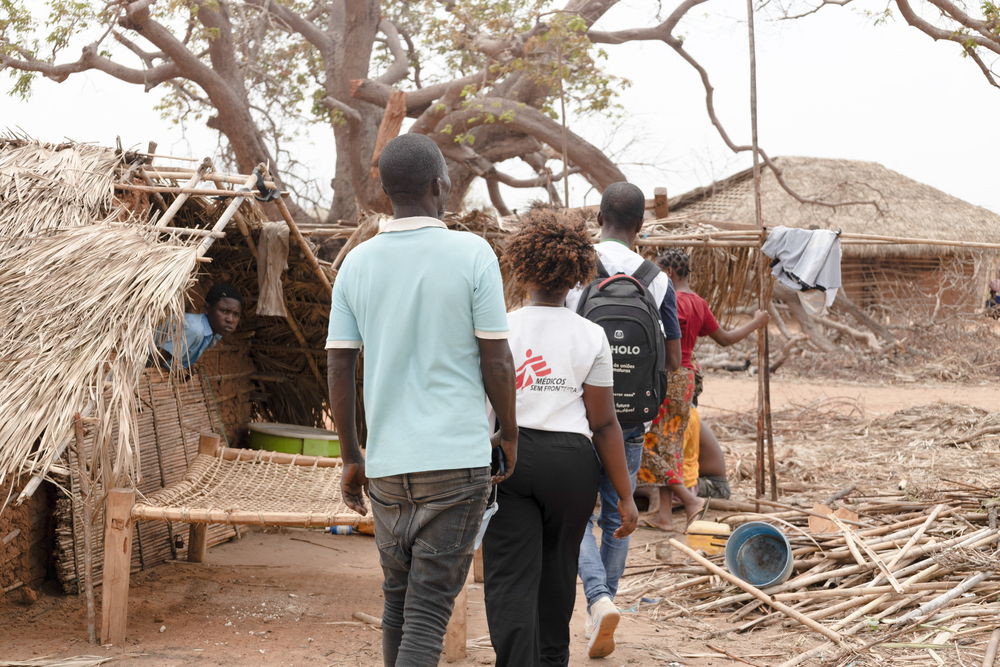 The MSF team conducts home visits to provide psychosocial support and health promotion in the community of Nanguassi, Mecufi district, Cabo Delgado, Mozambique | Date taken: 02/01/2025 | Photographer: Costantino Monteiro | Location: Mozambique