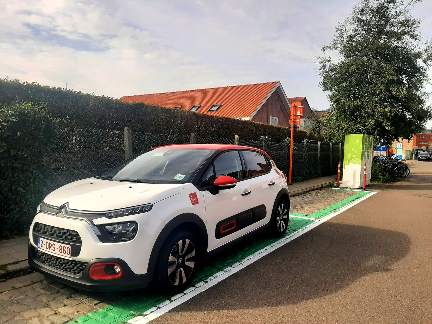 nieuwe cambio-deelwagen in de Broekstraat in Heverlee