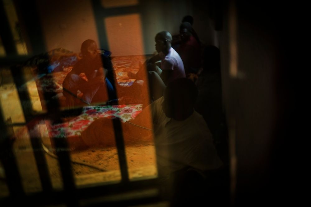 Refugiados, migrantes y solicitantes de asilo en el centro de detención de Kararem, Misrata. Imagen de archivo, agosto de 2016. © Ricardo Garcia Vilanova.