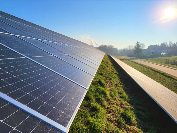 L'entreprise de travail adapté Blankedale évite chaque année l’émission de 130 tonnes de CO2 grâce à 1 200 panneaux photovoltaïques de Luminus