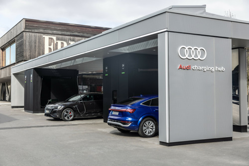 Snelladen in het centrum van Berlijn: nieuwste Audi charging hub maakt gebruik van bestaande infrastructuur