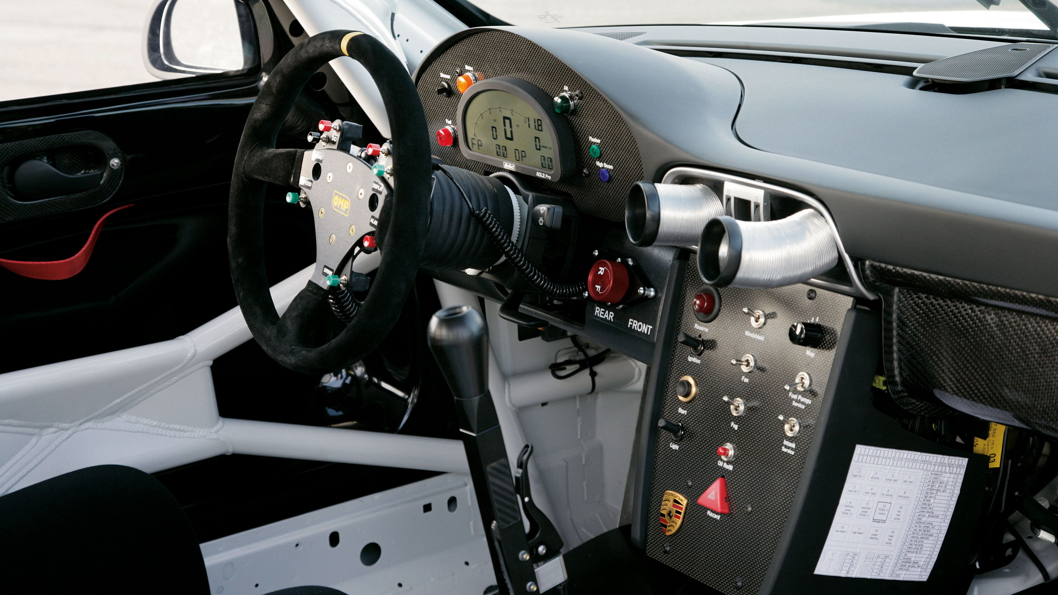 Салон блоки. Porsche 911 RSR салон. Салон Порше 911 гоночный. Porsche 911 gt3 RSR салон. Porsche 911 RSR Interior.