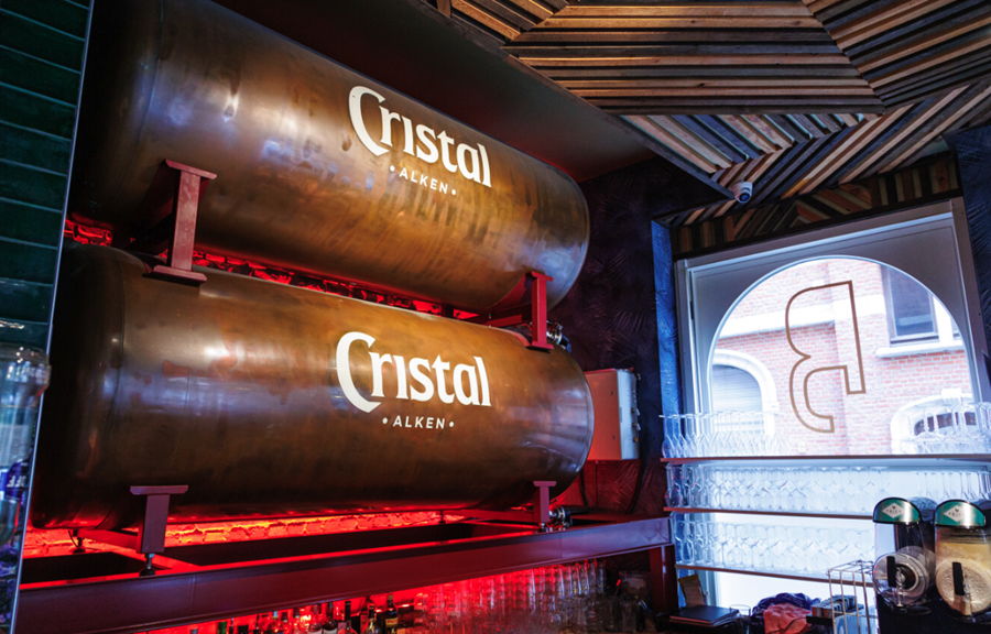 La bière en citerne de Cristal chez Bardot à Louvain (Credit: Foto Frederickx)