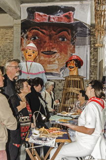 Heritage Days visitors discover the Meyboom tradition © A. de Ville de Goyet © urban.brussels