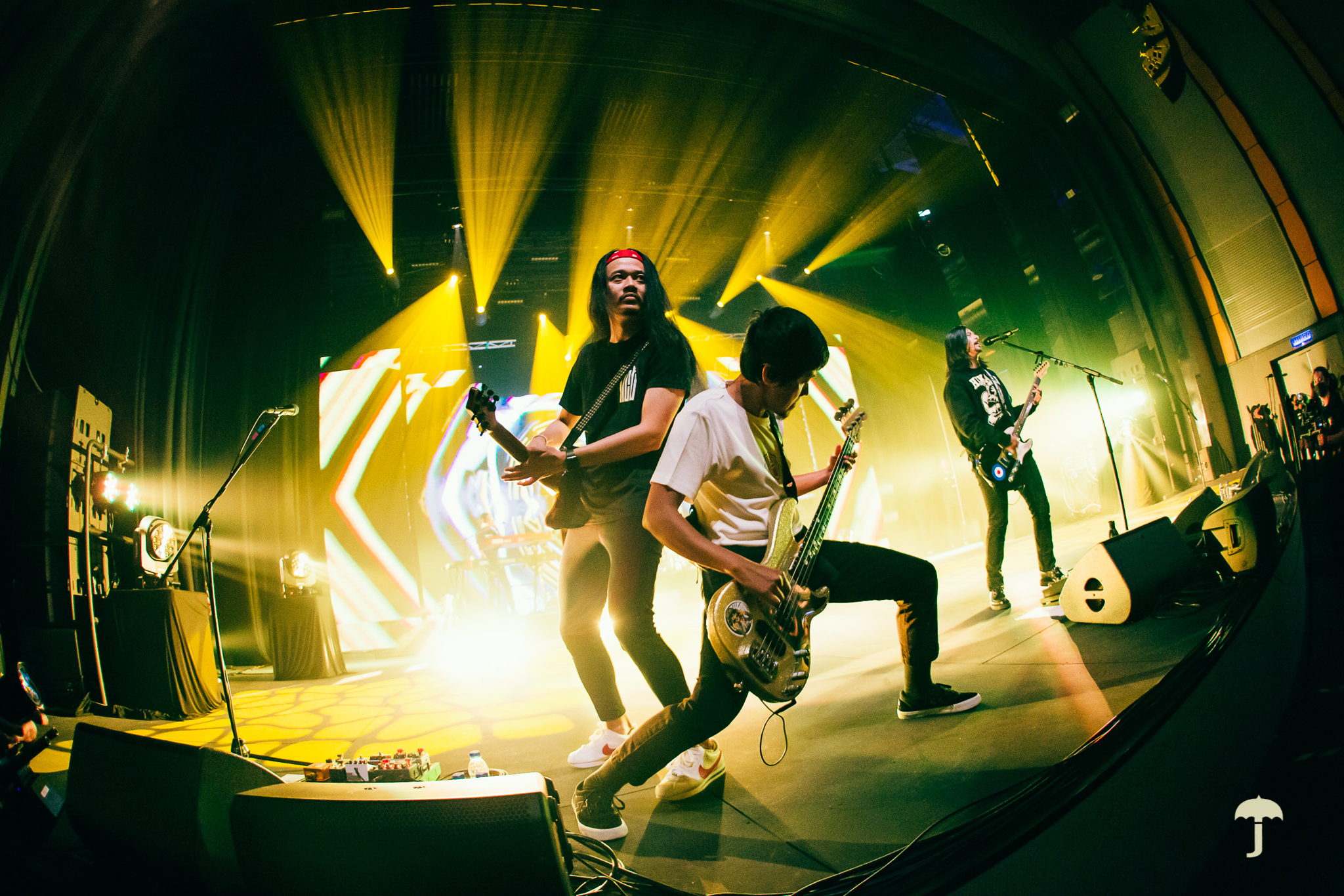 Hujan performing on the final day of their special four-day concert Photo credit: @ehhafishah Hujan performing on the final day of their special four-day concert Photo credit: @ehhafishah